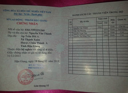 Đau thương, nghèo khó bao trùm lên gia đình mẹ con sản phụ tử vong - 3 Sổ hộ nghèo của gia đình chị Phượng