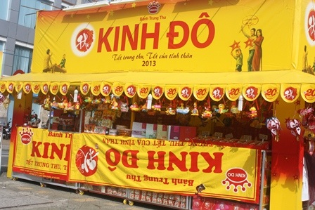 Bánh trung thu chỉ dành cho... người lớn - 2 Tiệm bánh nào, con đường nào khách cũng vắng hoe