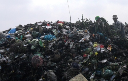 Máy móc hiện đại trị giá hàng trăm tỷ của Cty Phương Thảo đang bị trùm mền vì không có rác xử lý