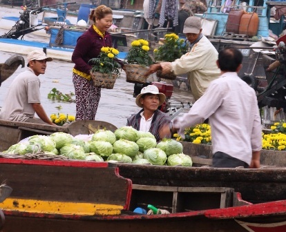 Cuối năm lênh đênh cùng chợ nổi - 3 Ở chợ nổi món gì cũng có