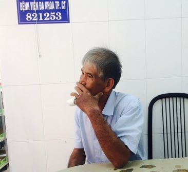 Hoại tử ngón tay do rắn cắn - 1 Bệnh nhân L bị hoại tử ngón tay do rắn cắn