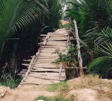 Cầu Rạch Bùn nối hai ấp An Hòa- An Hòa B đã xuống cấp từ nhiều năm nay.