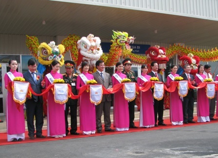 Cần Thơ mở thêm nhiều đường bay trong nước và quốc tế - 1 Lãnh đạo Đảng, Nhà nước cắt băng khánh thành sân bay Cần Thơ năm 2010