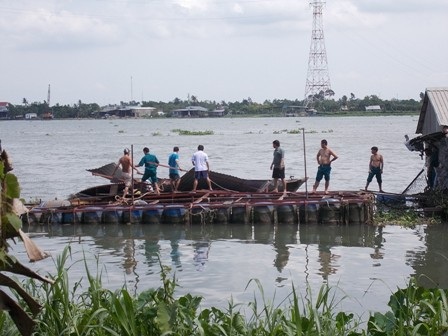 Chính quyền địa phương đang tìm kiếm nạn nhân và khắc phục sự cố
