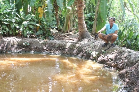 Bàu nước có khí mê tan bốc lên sôi ùng ục quanh
năm