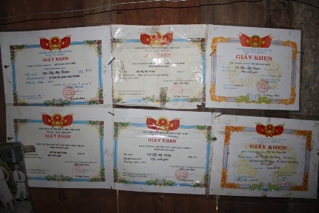 Những giấy khen học sinh giỏi của trâm suốt 4 năm học