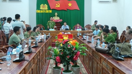 Khởi tố vụ án bắt cóc học sinh tống tiền 1 tỷ - 2 Quang cảnh buổi họp báo