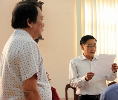 Đại diện UBKT tỉnh Hậu Giang (phải)