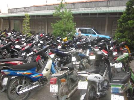 Số xe gắn máy của các “quái xế” bị tạm giữ tại
công an huyện Châu Thành