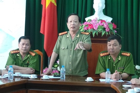 Trung sĩ Công an xả súng sẽ bị khởi tố 2 tội danh - 1 Đại tá Nguyễn Minh Kha (ở giữa) - Giám đốc Công an TP Cần Thơ cho biết sẽ xử nghiêm vụ việc