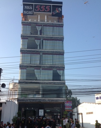 Trung sĩ Công an xả súng sẽ bị khởi tố 2 tội danh - 2 Nhà nghỉ năm 555 nơi Phúc xã súng loạn xạ