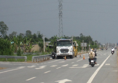 Kiểm điểm nhiều nhà thầu, cá nhân thi công đường nối Vị Thanh - Cần Thơ - 1 Đường nối Vị Thanh - Cần Thơ xảy ra nhiều sai phạm