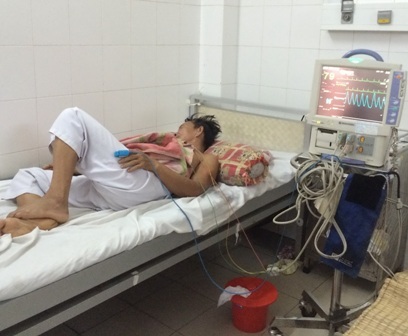 Sau 2 ngày nằm viện ông K vẫn bị tê tay, chân...