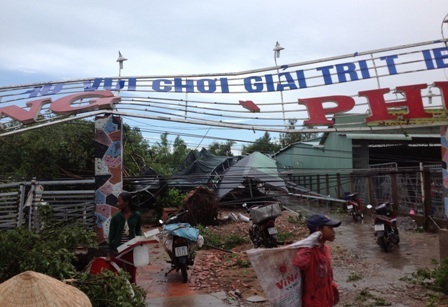 Lốc xoáy đi qua làm 147 căn nhà của dân bị thiệt hại