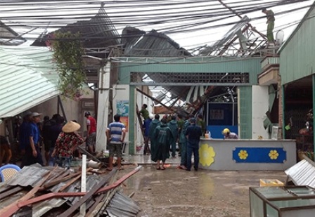 Lốc xoáy đi qua làm 147 căn nhà của dân bị thiệt hại