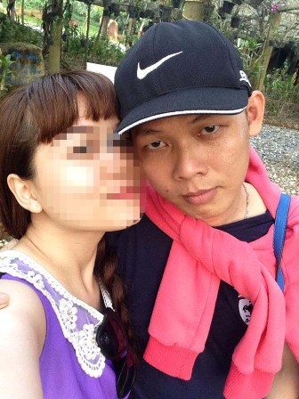 Lộ nhiều hình ảnh "nhạy cảm" của sư thầy ở Cần Thơ - 2 Những hình ảnh được đưa lên trang Facebook cá nhân có tên H.M
