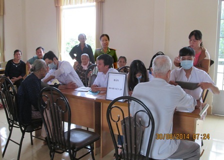 Công an quận Bình Thủy tổ chức trung thu và trao quà cho các cháu đêm 8/9