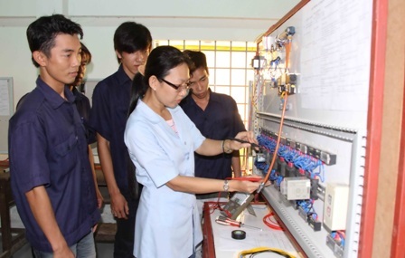 Cần Thơ: Đìu hiu cao đẳng, trung cấp nghề - 1 Ngày càng ít học sinh học nghề vì trường ĐH mọc lên như nấm.