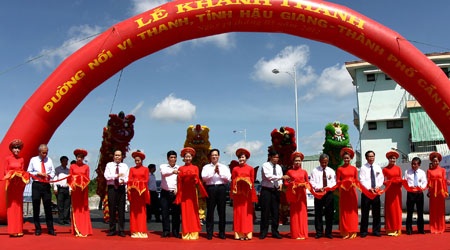 Khánh thành con đường “rút ngắn khoảng cách” Hậu Giang - Cần Thơ - 1 Khánh thành con đường “rút ngắn khoảng cách” Hậu Giang - Cần Thơ