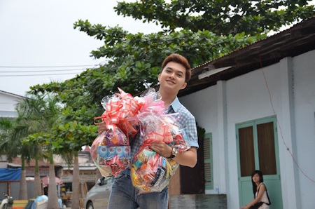 Nam Cường đến với thiếu nhi nhân ngày 1/6 - 1 Nam Cường đến với thiếu nhi nhân ngày 1/6 - 1