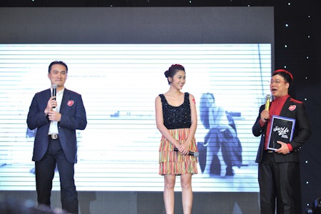 Johnny Trí Nguyễn trả 7000USD cho tranh về Tăng Thanh Hà - 1 Johnny Trí Nguyễn trả 7000USD cho tranh về Tăng Thanh Hà - 1