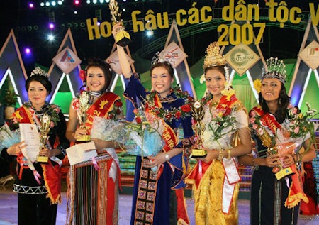 Khởi động cuộc thi Hoa hậu các dân tộc Việt Nam 2011 - 2 Khởi động cuộc thi Hoa hậu các dân tộc Việt Nam 2011 - 2