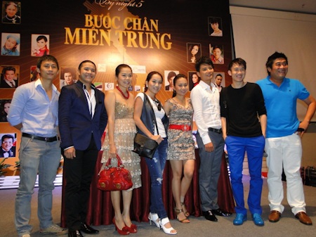 Nghệ sĩ hướng về miền Trung - 3 Nghệ sĩ hướng về miền Trung - 3