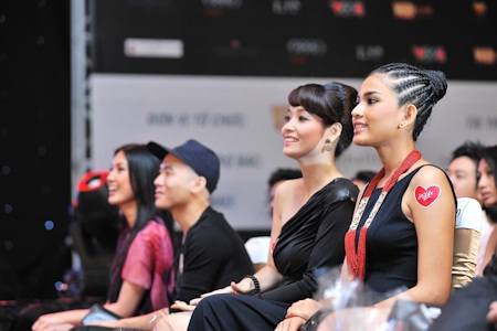 Ngô Thanh Vân gây "sốt" bằng nụ hôn của mình - 19 Ngô Thanh Vân gây "sốt" bằng nụ hôn của mình - 19