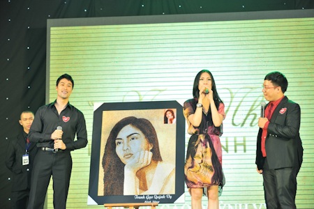 Ngô Thanh Vân gây "sốt" bằng nụ hôn của mình - 22 Ngô Thanh Vân gây "sốt" bằng nụ hôn của mình - 22