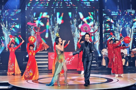 Sôi động gala Album Vàng - 1 Sôi động gala Album Vàng - 1