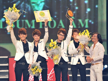 Sôi động gala Album Vàng - 13 Sôi động gala Album Vàng - 13
