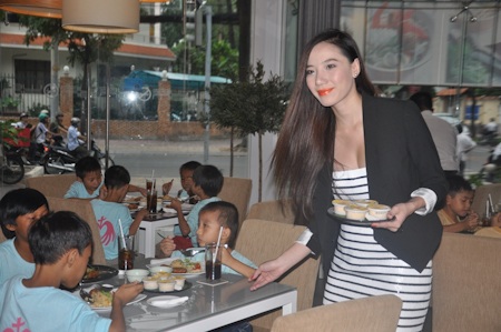 Chung Thục Quyên "ghi điểm" với gia đình người yêu - 8