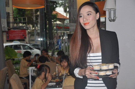 Chung Thục Quyên "ghi điểm" với gia đình người yêu - 2