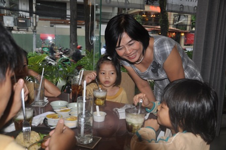 Chung Thục Quyên "ghi điểm" với gia đình người yêu - 4