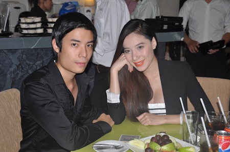 Chung Thục Quyên "ghi điểm" với gia đình người yêu - 1