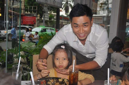 Chung Thục Quyên "ghi điểm" với gia đình người yêu - 14