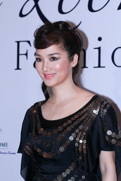 Đột nhập hậu trường đêm thời trang - 11