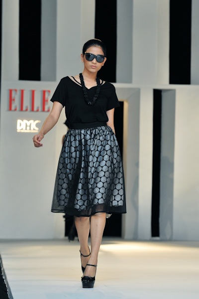 Hoàng Yến không áo lót trên sân khấu - 7 Hoàng Yến không áo lót trên sân khấu - 7