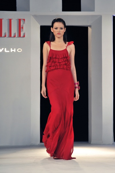 Hoàng Yến không áo lót trên sân khấu - 19 Hoàng Yến không áo lót trên sân khấu - 19