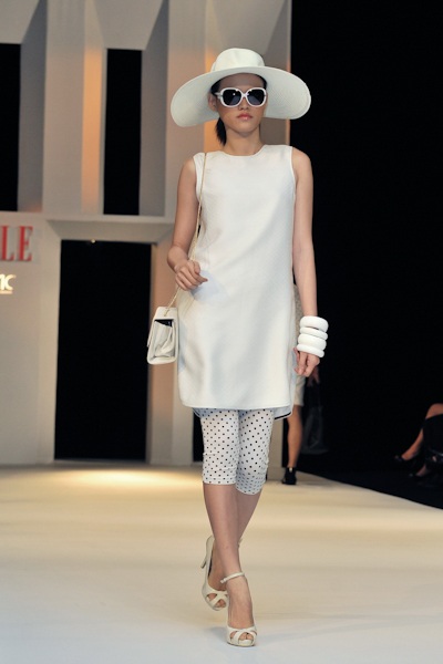 Hoàng Yến không áo lót trên sân khấu - 8 Hoàng Yến không áo lót trên sân khấu - 8