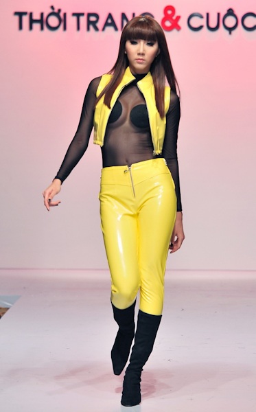 Ngọc Quyên mặc áo trong suốt, Thanh Hằng "cải nam trang" - 1