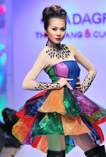 Ngọc Quyên mặc áo trong suốt, Thanh Hằng "cải nam trang" - 10