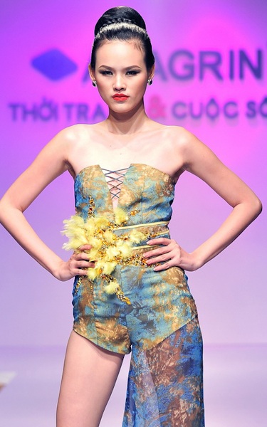 Ngọc Quyên mặc áo trong suốt, Thanh Hằng "cải nam trang" - 6