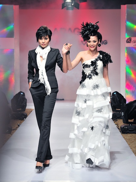 Ngọc Quyên mặc áo trong suốt, Thanh Hằng "cải nam trang" - 4