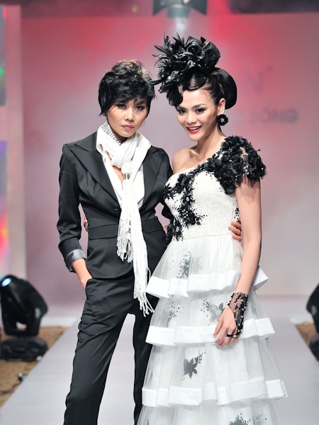 Ngọc Quyên mặc áo trong suốt, Thanh Hằng "cải nam trang" - 5