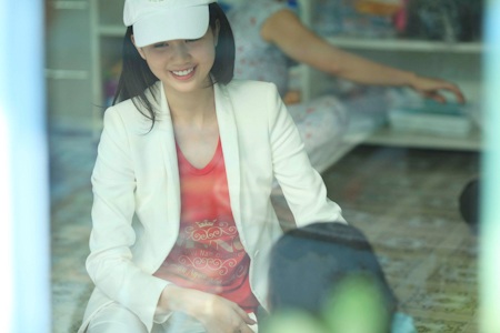 Ngọc Trinh giản dị đi làm từ thiện - 1 Ngọc Trinh giản dị đi làm từ thiện - 1