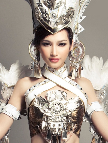Ngắm bộ trang phục dân tộc độc đáo của Trúc Diễm - 6 Ngắm bộ trang phục dân tộc độc đáo của Trúc Diễm - 6