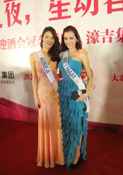 Trúc Diễm rạng rỡ trong trang phục truyền thống - 2 Trúc Diễm rạng rỡ trong trang phục truyền thống - 2