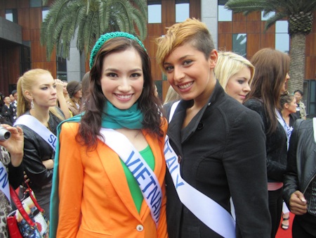 Trúc Diễm rạng rỡ trong trang phục truyền thống - 1 Trúc Diễm rạng rỡ trong trang phục truyền thống - 1