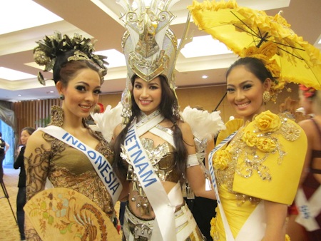 Trúc Diễm rạng rỡ trong trang phục truyền thống - 11 Trúc Diễm rạng rỡ trong trang phục truyền thống - 11